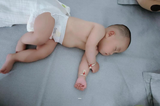 泉州宝宝脚心出汗怎么回事